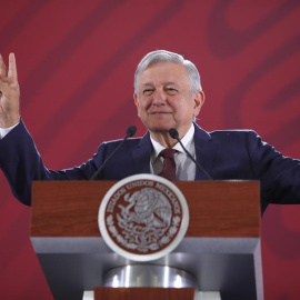 El Presidente de México, Andrés Manuel López Obrador, ofrece su rueda de prensa matutina este viernes, en el Palacio Nacional, en Ciudad de México (México). EFE /Sáshenka Gutiérrez