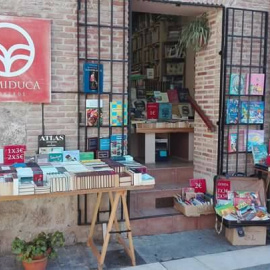 Fachada de la librería Domiduca, en Alcalá de Henares (Madrid).