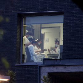 Trabajadores de un hospital madrileño./ EFE