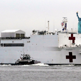 03/04/2020 - El buque estadounidense Comfort en el puerto de Nueva York. / EFE - PETER FOLEY