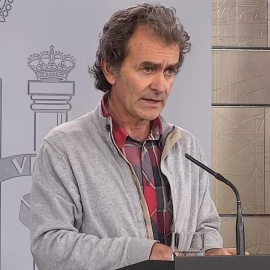 Captura de la señal institucional de Moncloa del director del Centro de Coordinación de Alertas y Emergencias Sanitarias, Fernando Simón, durante la rueda de prensa ofrecida hoy sábado tras la reunión del gabinete técnico de seguimiento de la crisis