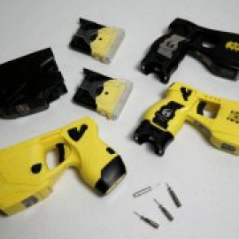 Más Madrid: "Con la que está cayendo, es ilógico gastar 600.000 euros en pistolas táser"