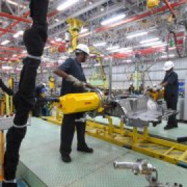 El mercado laboral coge aire mientras cronifica sus averías