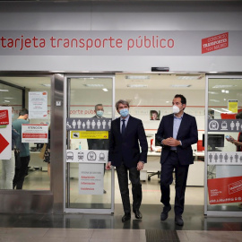 El vicepresidente de la Comunidad de Madrid, Ignacio Aguado,  junto al consejero de Transportes, Ángel Garrido. - EFE