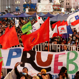 Partidarios de la nueva Constitución chilena, en el mitin de cierre de la campaña del referendun en la ciudad de Valparaiso. REUTERS/Rodrigo Garrido