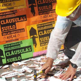 La indemnización media que concede la banca está 2.800 euros por debajo de las reclamaciones. / EFE-Archivo