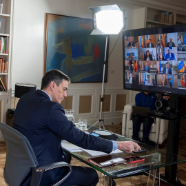 15/03/2020.- El presidente del Gobierno, Pedro Sánchez, durante una videoconferencia con los presidentes autonómicos por la crisis del coronavirus. / EFE - MONCLOA