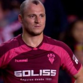 Multa de 18.000 euros al Rayo por los gritos de "Zozulia eres un nazi" en un partido