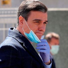 El Presidente de España, Pedro Sánchez, visitando la empresa de Seat. / EFE