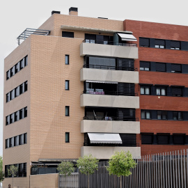 Fachada de un edificio de viviendas  en Madrid. E.P./Eduardo Parra