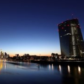 El Constitucional alemán pone en cuestión la compra de bonos del BCE que ha sostenido la economía desde 2015