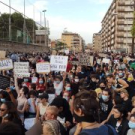 La Barcelona antiracista es manifesta enfront del consolat dels Estats Units
