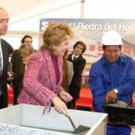 Mala gestión, despilfarro y falta de transparencia en los hospitales de Aguirre