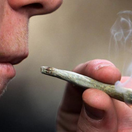 Un juez anula una multa por consumo de drogas impuesta por la Ley Mordaza en un pueblo de Murcia. / EFE (archivo)