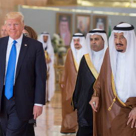 Donald Trump junto al rey de Arabia Saudí, Salman bin Abdulaziz Al Saud./REUTERS