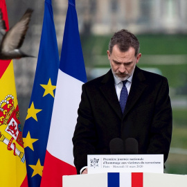 11/03/2020.-  Felipe VI durante el homenaje a las víctimas del terrorismo en París (Francia). / EFE - IAN LANGSDON