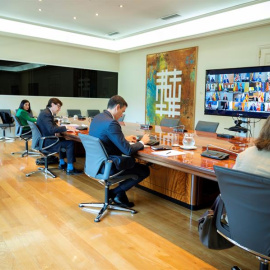 El jefe del Ejecutivo, Pedro Sánchez (2d), la Vicepresidenta cuarta y ministra para la Transición Ecológica Teresa Ribera (d), el ministro de Sanidad Salvador Illa (2i) y la ministra de Política Territorial y Función Pública Carolina Darias (i), hoy