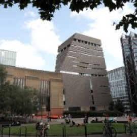 La prensa británica revela la identidad del joven que tiró a un niño desde el mirador de la Tate Modern