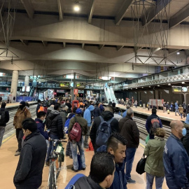 Pasajeros este lunes en la estación de Atocha. (EP)