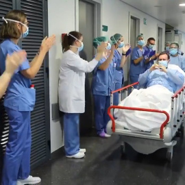 Sanitarios de Son Espases reciben con aplausos a ingresado en UCI