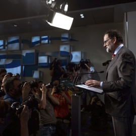 El jefe del Ejecutivo, Mariano Rajoy, durante su comparecencia tras presidir la reunión del Comité Ejecutivo Nacional del PP. EFE/Emilio Naranjo