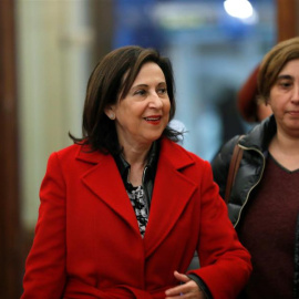 MADRID, 04/02/2020.- La ministra de Defensa, Margarita Robles (i) durante el pleno celebrado este martes en el Congreso. EFE/Zipi