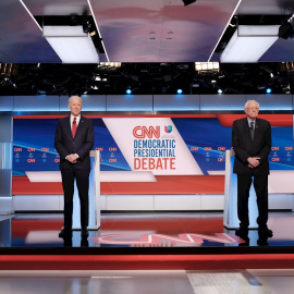 16/03/2020.-  Bernie Sanders y Joe Biden durante un debate electoral. / EFE