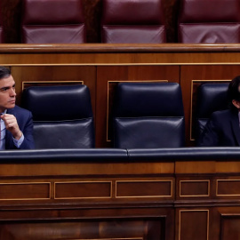 Pedro Sánchez y Pablo Iglesias durante un pleno en el Congreso de los Diputados. - EFE