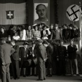 Sotanas, nazarenos y hambruna: diez imágenes para ilustrar el día a día bajo el franquismo