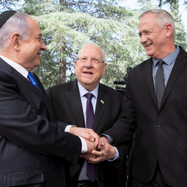 19/09/2019.- Imagen de archivo de Benjamin Netanyahu, Reuven Rivlin y Benny Gantz.- EFE/EPA/ABIR SULTAN