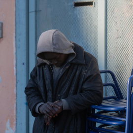 Intentan desalojar una nave okupada en Badalona