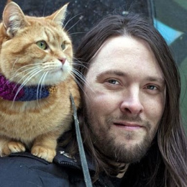 El gato Bob junto a su dueño, James Bowen.
