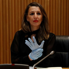 21/04/2020.- La ministra de Trabajo y Economía Social, Yolanda Díaz, comparece este martes en la comisión de Trabajo del Congreso. / EFE - J.J. GUILLÉN