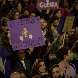 Una pancarta, durante la manifestación del 8M en Plaza de España, Madrid.- JAIRO VARGAS