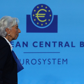 La presidenta del BCE, Christine Lagarde, tras la rueda de prensa posterior a la reunión del Consejo de Gobierno la entidad, en la que se ha decidido subir los tipos de interés al 2%, en Fráncfort. — Wolfgang Rattay / REUTERS