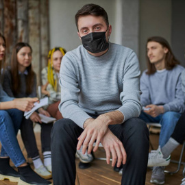 Muchos países han buscado apoyo en las ciencias del comportamiento con varios propósitos, desde fomentar las medidas de higiene hasta animar a los ciudadanos a descargarse apps de seguimiento de contactos. / Adobe Stock