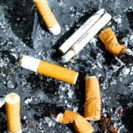 Bruselas, la última ciudad que decide barrer las colillas de sus calles a base de multas