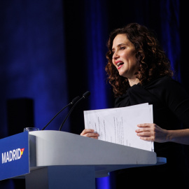 La presidenta de la Comunidad de Madrid, Isabel Díaz Ayuso, interviene durante la cena de Navidad del PP de Madrid, en el Pabellón Satélite de la Casa de Campo de Madrid.- Alejandro Martínez Vélez / Europa Press