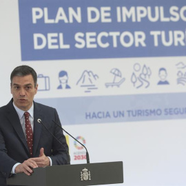 MADRID, 18/06/2020.- El presidente del Gobierno, Pedro Sánchez, da un discurso durante la presentación del Plan de Impulso al Sector Turístico, este jueves, en el Complejo de la Moncloa, en Madrid. EFE/Rodrigo Jiménez POOL