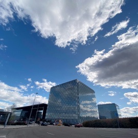 Edificio donde se encuentra la sede de Telefónica, en la Ronda de la comunicación, en la zona norte de Madrid. E.P./Eduardo Parra