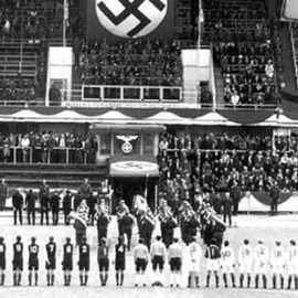 Partido entre futbolistas ucranianos y militares nazis. 