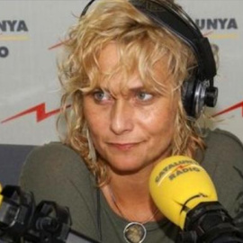 Mònica Terribas als estudis de Catalunya Ràdio.