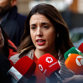 La ministra de Igualdad, Irene Montero, comparece ante los medios durante un acto.- Daniel González / EFE