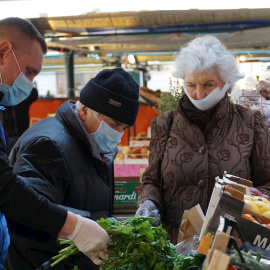 Imagen de un mercado de Venecia, Italia. EFE
