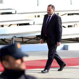 03/02/2020.- El ministro de Transporte, Movilidad y Agenda Urbana, José Luis Ábalos, asiste este lunes a la apertura solemne de la XIV legislatura en el Congreso de los Diputados. EFE/Rodrigo Jiménez