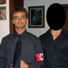  Imagen de Galeazzo Bignami disfrazado de nazi en una imagen de 2005.- TWITTER