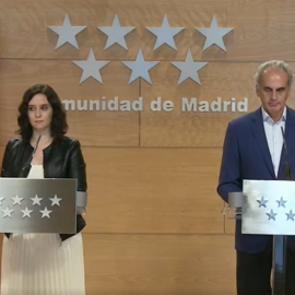 Isabel Díaz Ayuso y Enrique Ruiz Escudero durante la rueda de prensa.