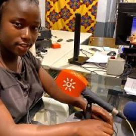 La radio hecha sólo por mujeres en uno de los países más pobres del mundo donde persiste la ablación