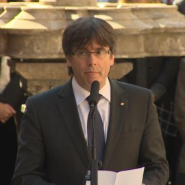 El presidente de la Generalitat, Carles Puigdemont, este viernes en la presentación del manifiesto que ratifica el referéndum sobre la independencia de Catalunya.EUROPA PRESS