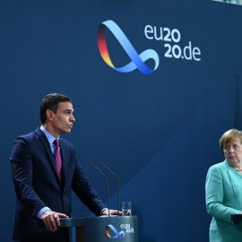 Imagen del presidente del Gobierno, Pedro Sánchez, y la canciller de Alemania, Angela Merkel. / Europa Press
